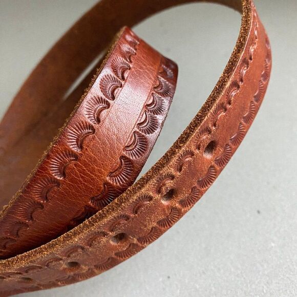 Vintage Women's Embossed Brown Leather Western Boho Silver Buckle Belt - Picture 2 of 8
